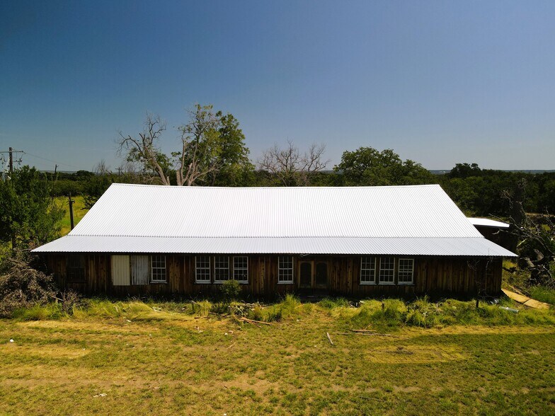 More Photos Of 17662 US 87 Hwy, Fredericksburg Flex For Sale