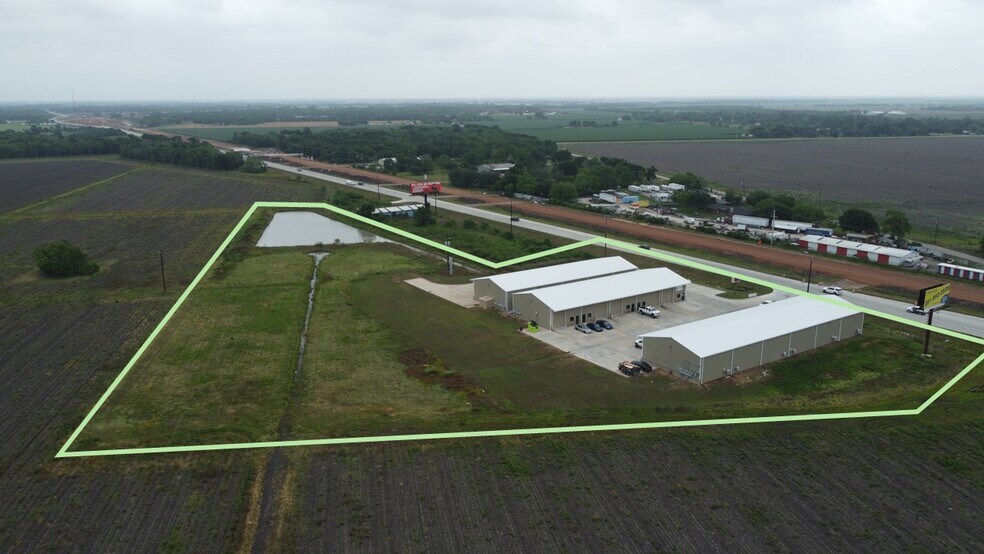 More Photos Of 9210 Highway 36, Needville Showroom For Lease