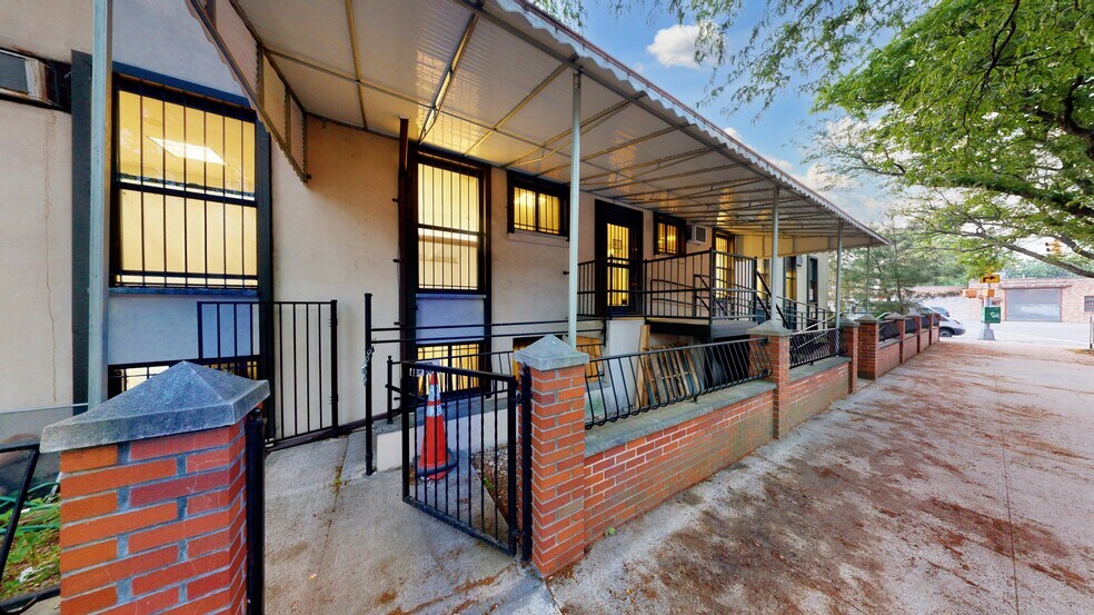 More Photos Of 77-20 74th St, Ridgewood Medical For Lease