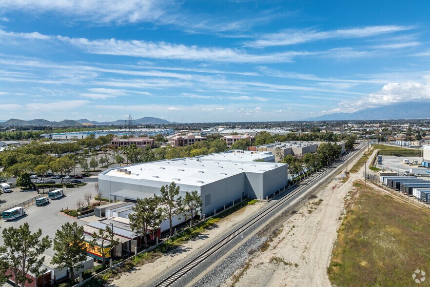 More Photos Of 450 Parkcenter Cir N, San Bernardino Distribution For Lease
