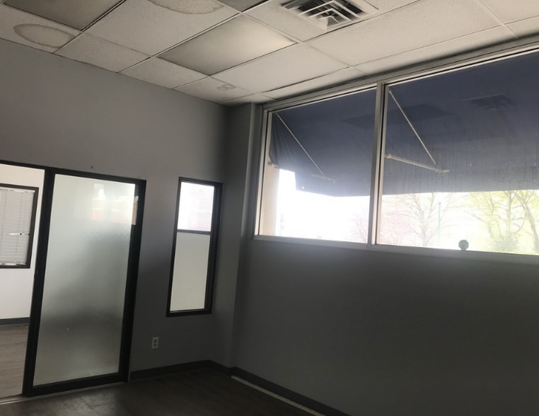 More Photos Of 2807 Independence Ave, Kansas City Storefront For Lease