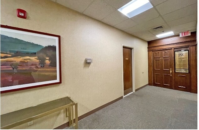 More Photos Of 1057 Broad St, Bridgeport Office For Lease