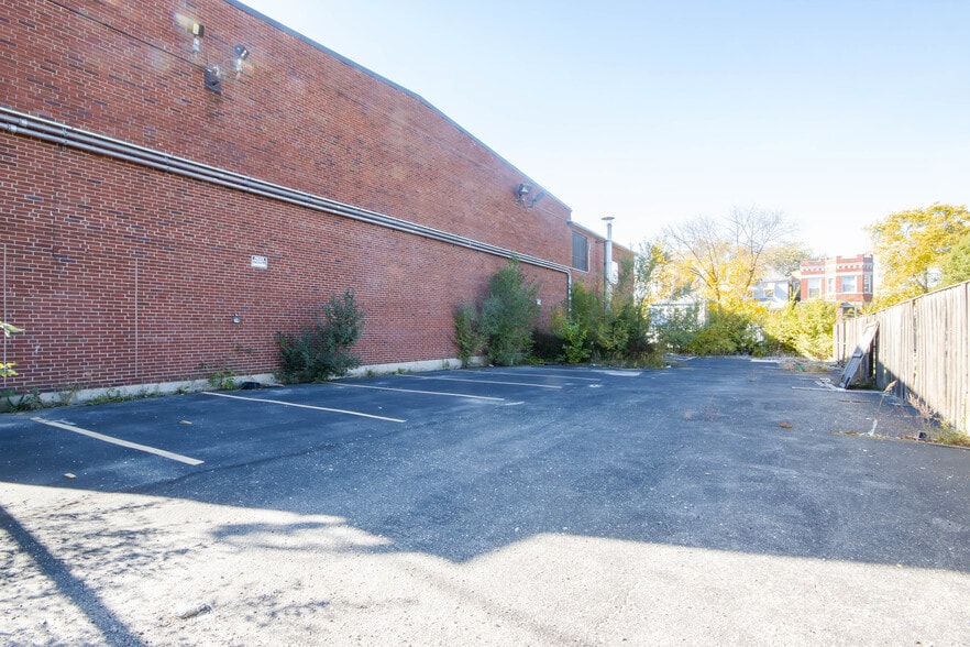 More Photos Of 819 & 831-847 N Leamington Ave, Chicago Schools For Sale