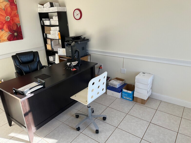 More Photos Of 28 Veterans Memorial Pky, Lanett Office For Lease