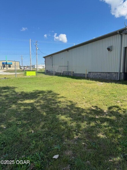 More Photos Of 3820 E 20th St, Joplin Specialty For Sale