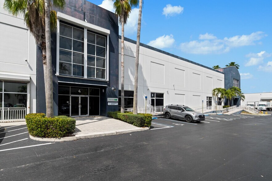 More Photos Of 7620 NW 25th St, Miami Distribution For Sale