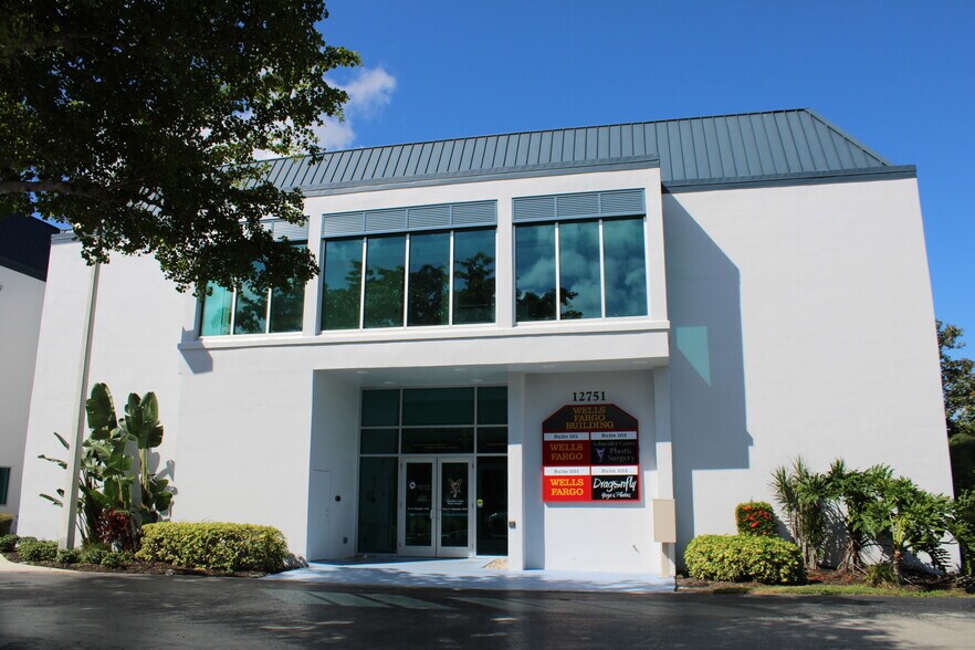 More Photos Of 12751 S Cleveland Ave, Fort Myers Medical For Lease