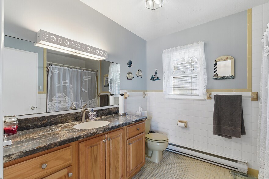 More Photos Of 100 Harbor Inn Rd, Bayville Shipyard For Sale