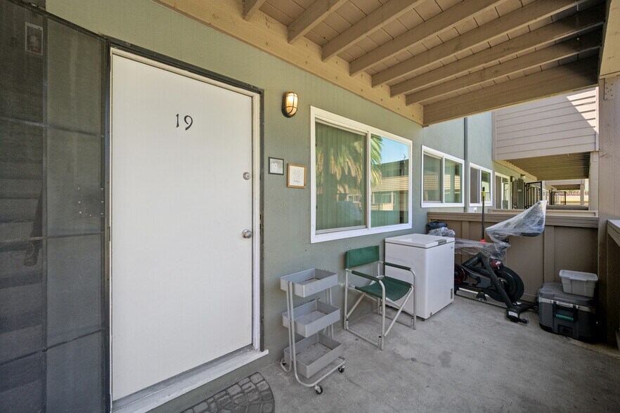 More Photos Of 550 Berry Ave, Hayward Apartments For Sale