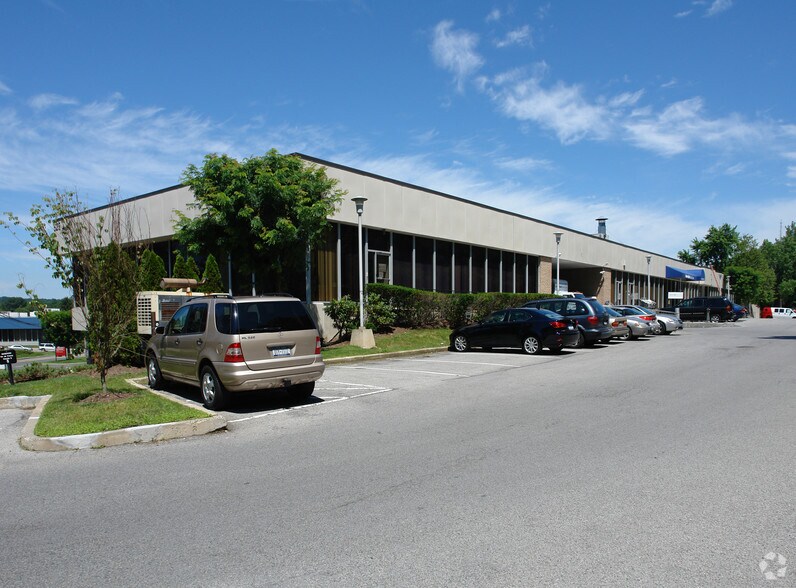More Photos Of 525 Executive Blvd, Elmsford Light Manufacturing For Lease