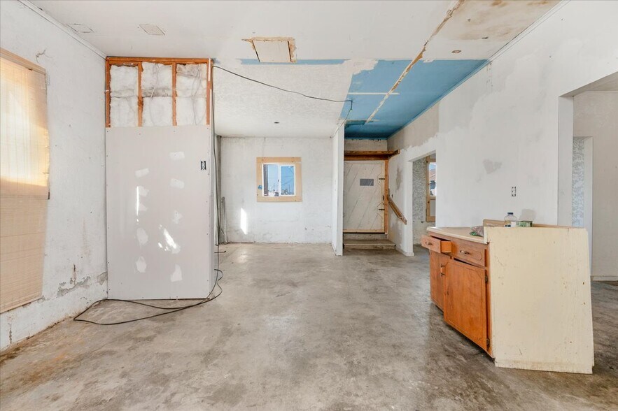 More Photos Of 624 Park Blvd, Orange Cove General Retail For Sale