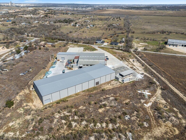 More Photos Of 800 East Watson Ln, New Braunfels Manufacturing For Lease