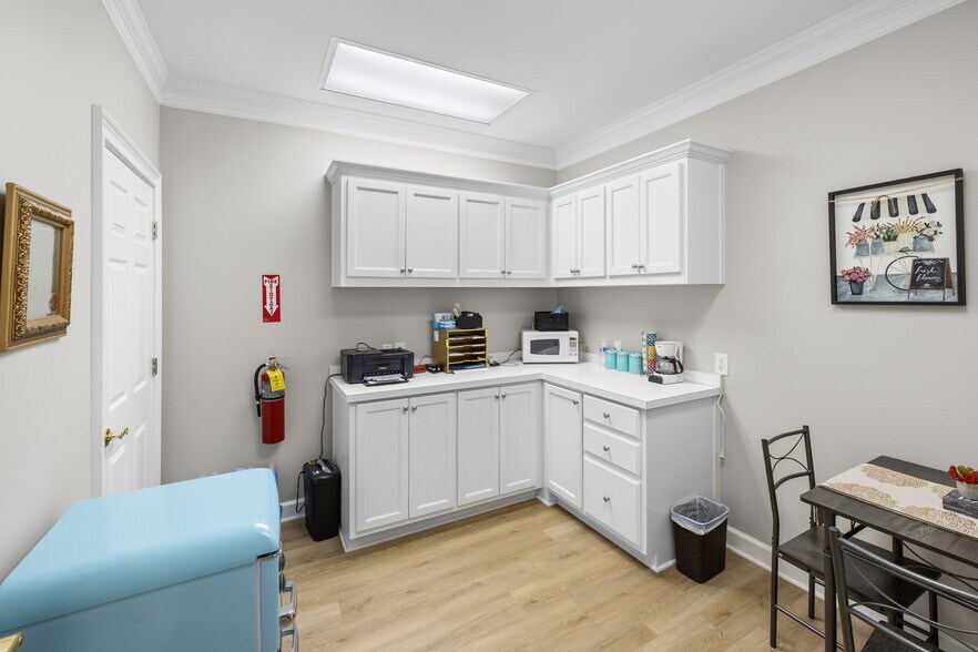 More Photos Of 555 Sun Valley Dr, Roswell Office For Lease