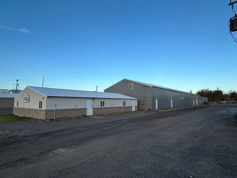 More Photos Of 26615 Fallbrook Ave, Wyoming Warehouse For Sale