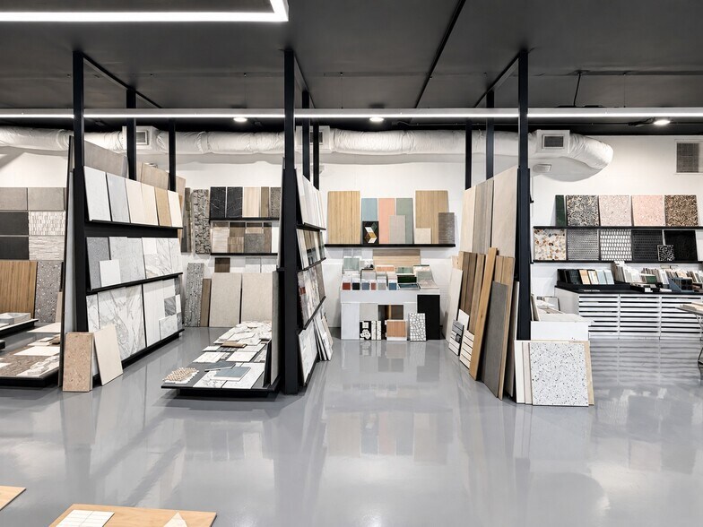 More Photos Of 261 NW 71st St, Miami Showroom For Sale