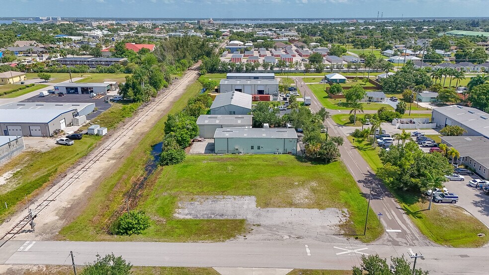 More Photos Of 1731 Manzana Ave, Punta Gorda Warehouse For Lease