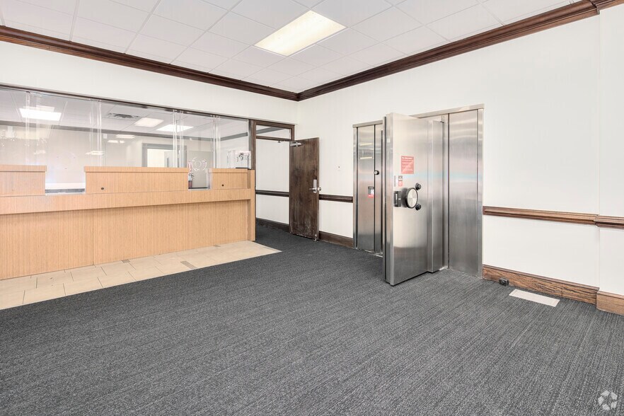 More Photos Of 1701 Financial Loop, Woodbridge Bank For Lease