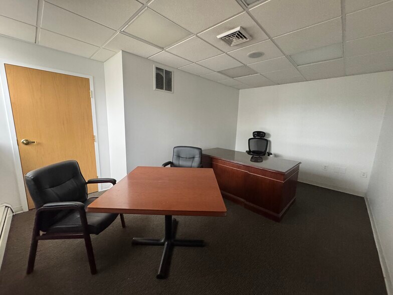 More Photos Of 901 Farmington Ave, West Hartford Medical For Lease