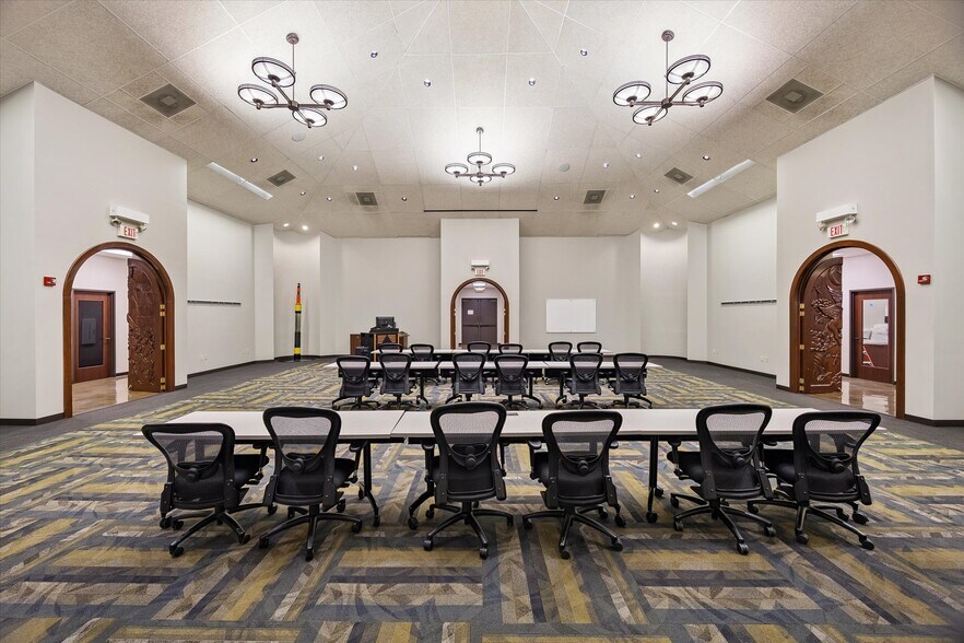 More Photos Of 6950 W 43rd St, Houston Loft Creative Space For Lease