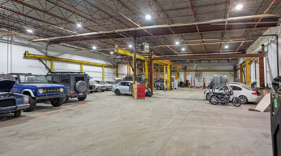More Photos Of 5316 36th St SE, Calgary Manufacturing For Lease