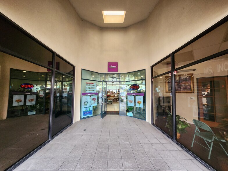 More Photos Of 4310-4340 Genesee Ave, San Diego Unknown For Lease