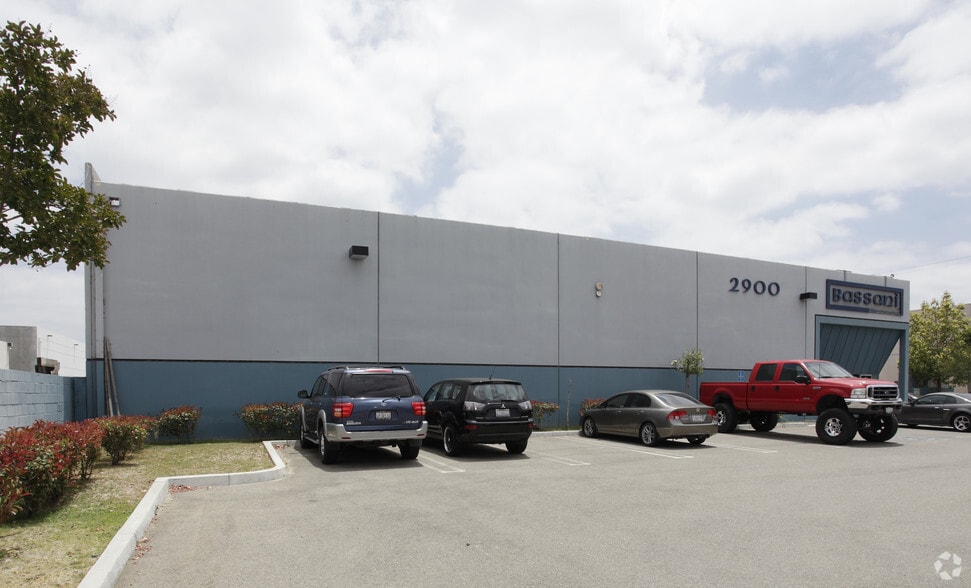 More Photos Of 2900 E La Jolla St, Anaheim Warehouse For Sale