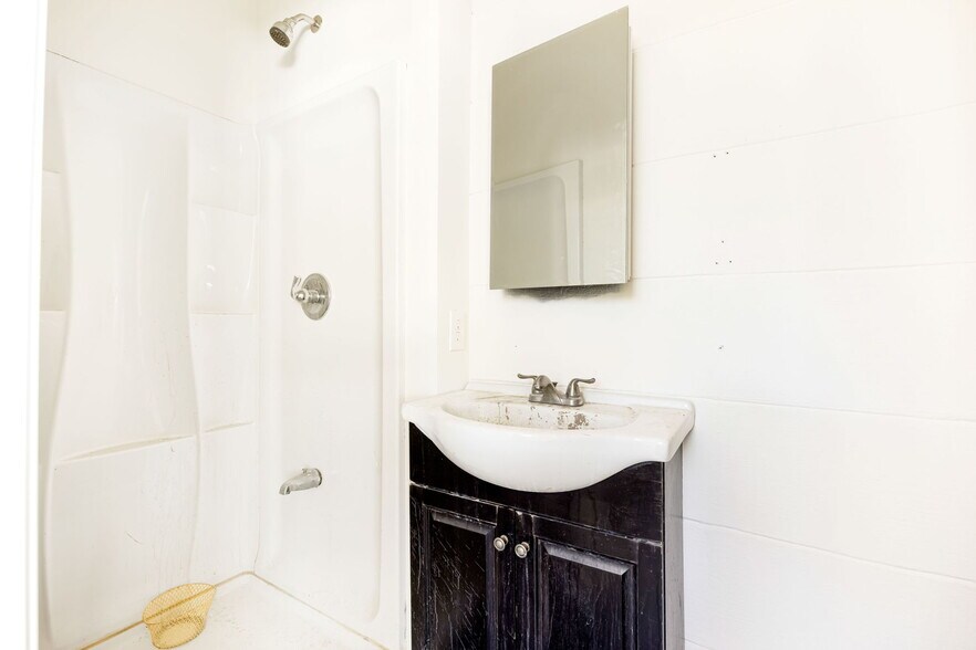 More Photos Of 791 Vernon Dr, Upland Warehouse For Sale