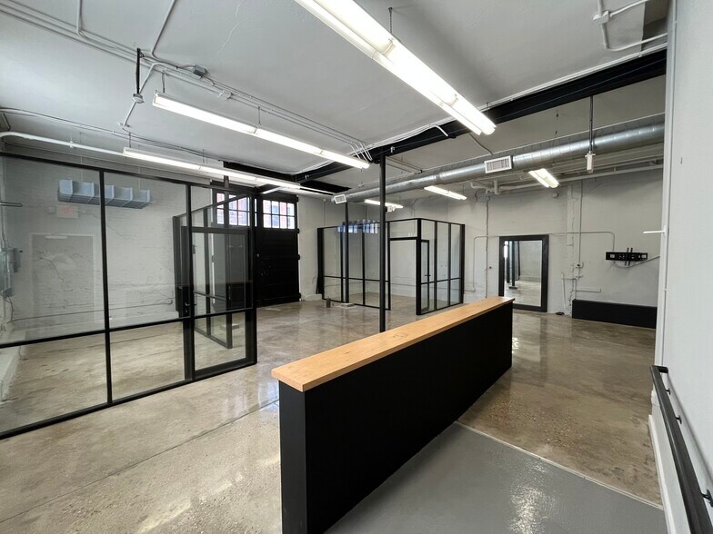 More Photos Of 14 W 15th St, Cincinnati Warehouse For Lease