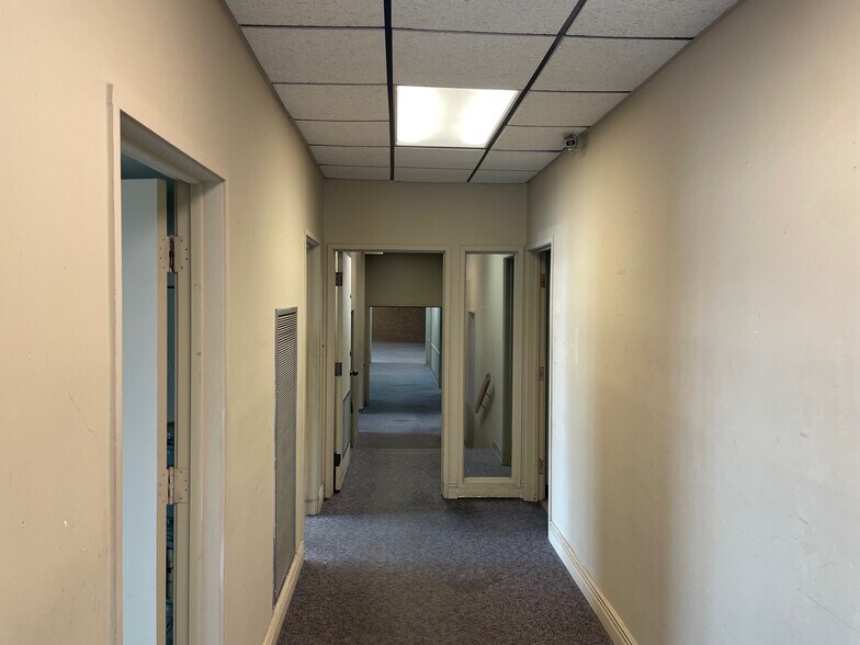 More Photos Of 312 Madison St, Clarksville Office For Sale