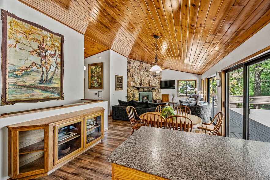 More Photos Of 11744 Galice Rd, Merlin Hotel For Sale