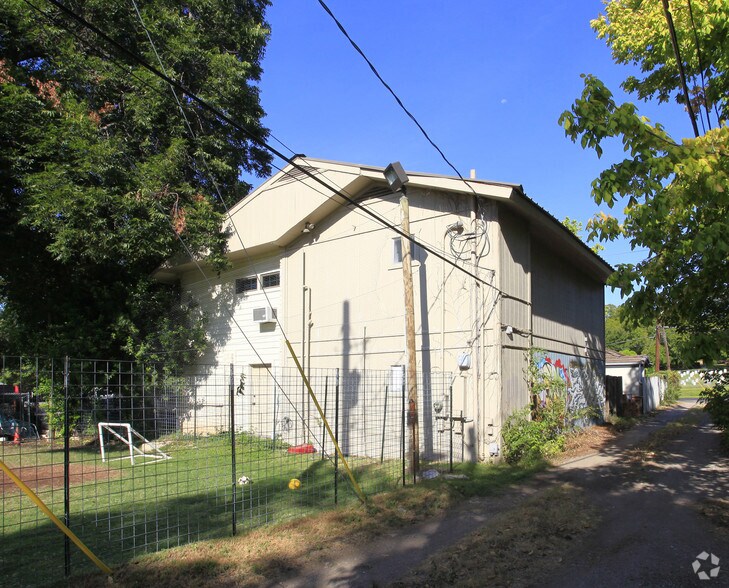 More Photos Of 1602 E 7th St, Austin Office For Lease