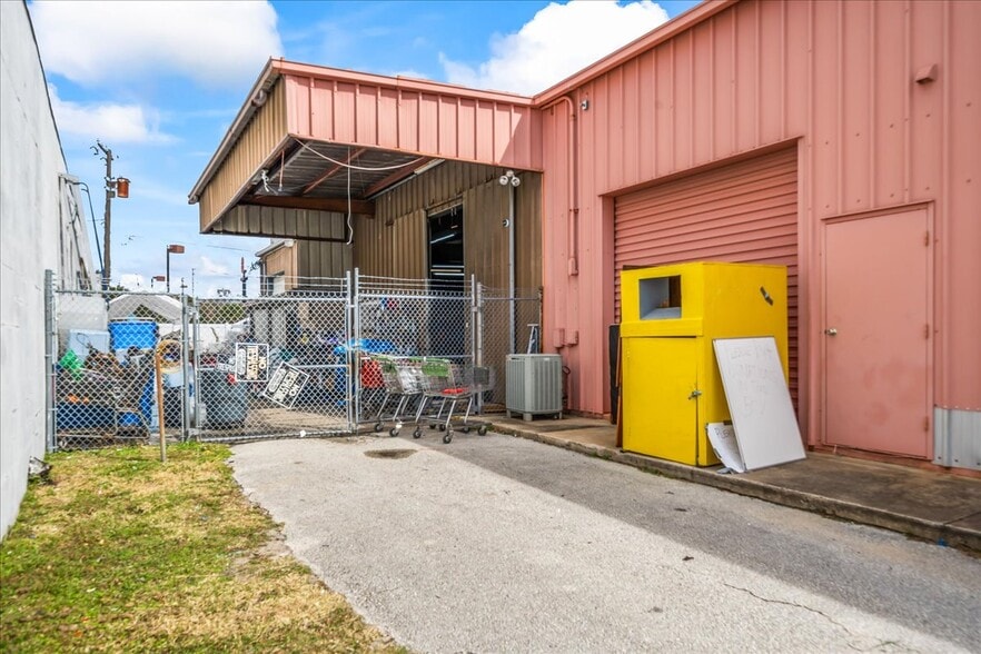 More Photos Of 95-99 S Plumosa St, Merritt Island General Retail For Sale