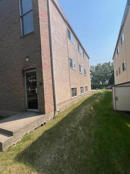 More Photos Of 11925 101st St NW, Edmonton Apartments For Sale