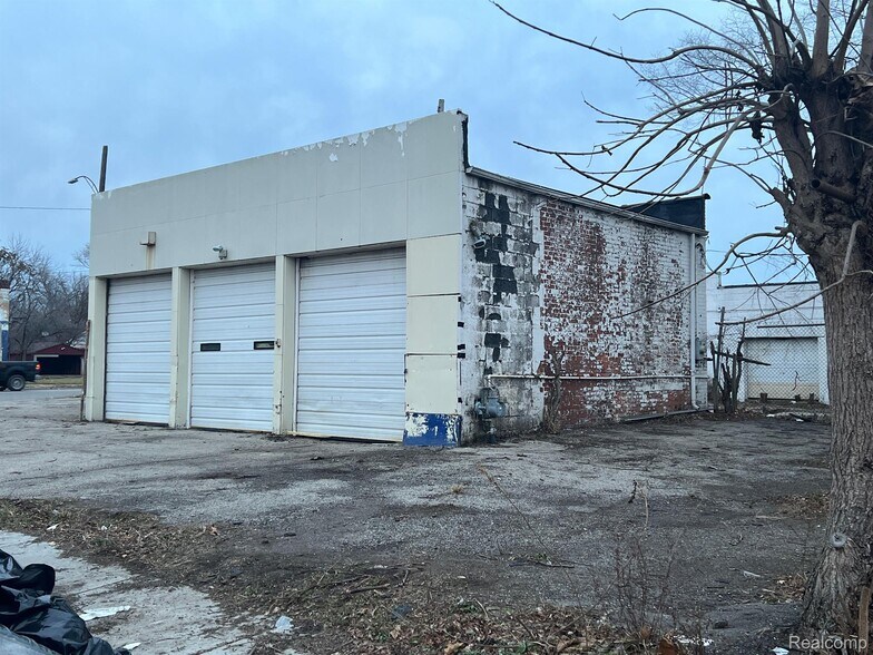 More Photos Of 13421 Fenkell St, Detroit Auto Repair For Sale