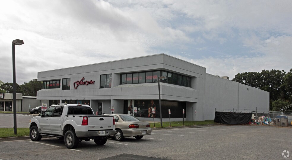 More Photos Of 5483 Virginia Beach Blvd, Virginia Beach Freestanding For Sale