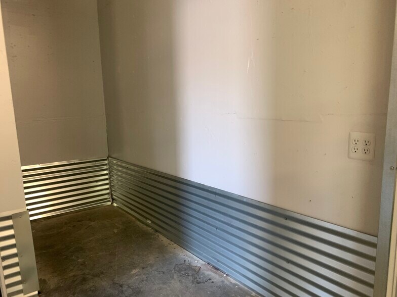 More Photos Of 2715 Highway 95, Bullhead City Self Storage For Lease