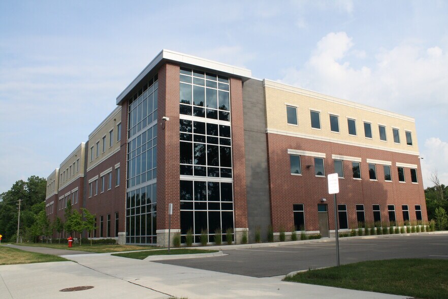 More Photos Of 1405 E South Blvd, Rochester Hills Medical For Lease