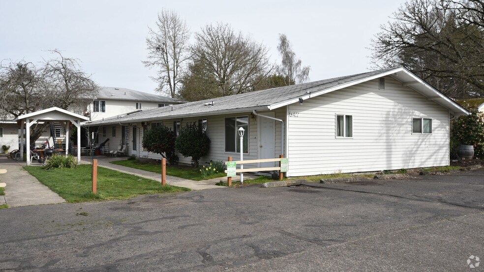 More Photos Of 547 SW Fellows St, McMinnville Apartments For Sale