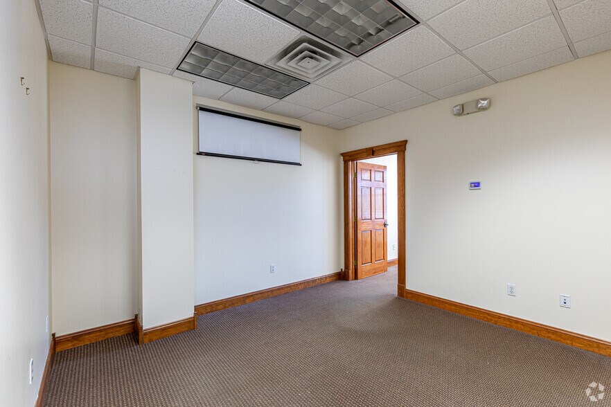 More Photos Of 1 Center St, Southington Medical For Lease