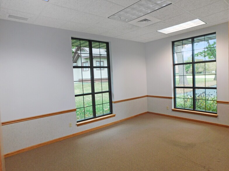 More Photos Of 3400 N Rockton Ave, Rockford Office For Lease