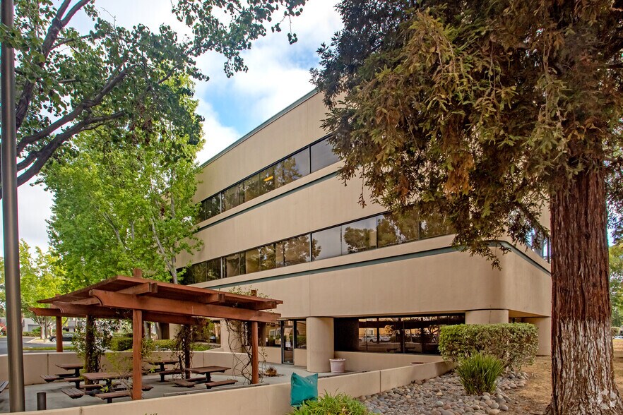 More Photos Of 97 E Brokaw Rd, San Jose Loft Creative Space For Lease