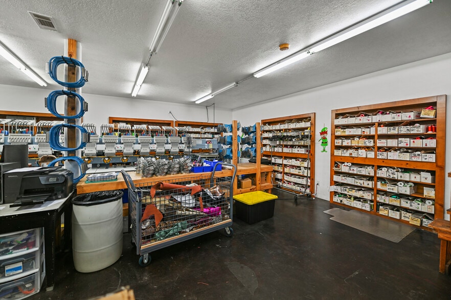 More Photos Of 20204 Schiel Rd, Cypress Warehouse For Sale