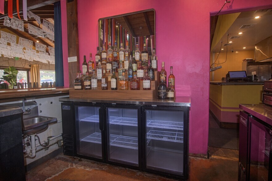 More Photos Of 2038 S Lamar Blvd, Austin Freestanding For Lease
