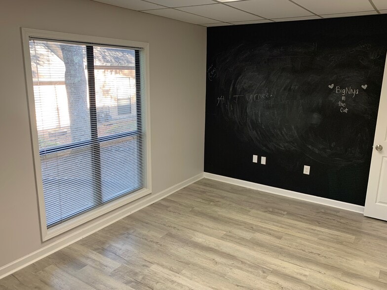 More Photos Of 875 Old Roswell Rd, Roswell Office For Sale