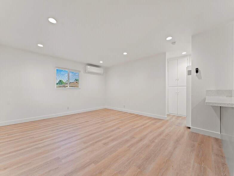 More Photos Of 308 S Laurel St, Santa Ana Apartments For Sale