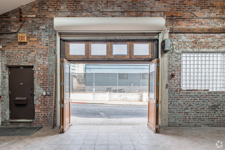 More Photos Of 290 Simpson St, Atlanta Flex For Lease