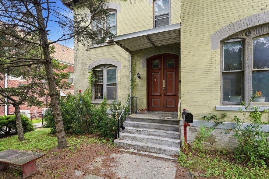 More Photos Of 40 S Hamilton St, Poughkeepsie Apartments For Sale