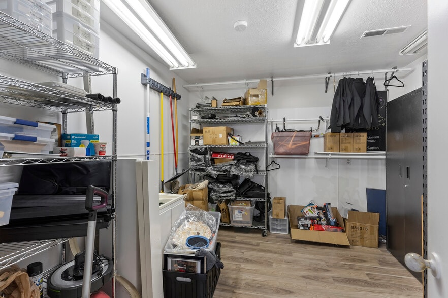 More Photos Of 3041 Pennsylvania Ave, Ogden Showroom For Sale