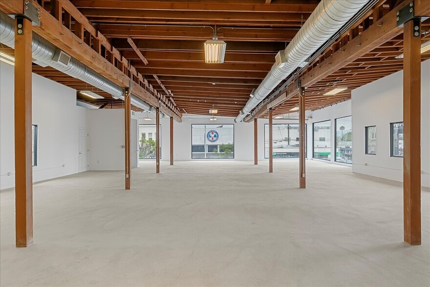 More Photos Of 176 N La Brea Ave, Los Angeles Storefront Retail Office For Sale