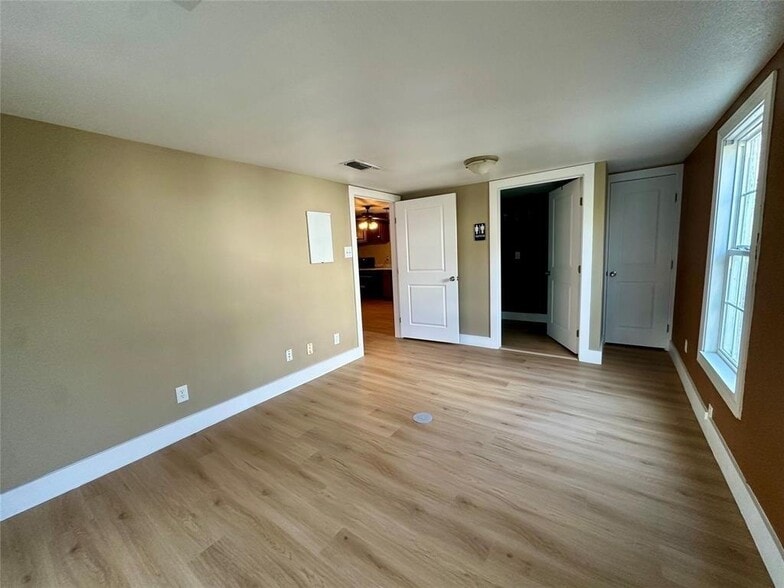 More Photos Of 503 Bolivar St, Denton Freestanding For Sale